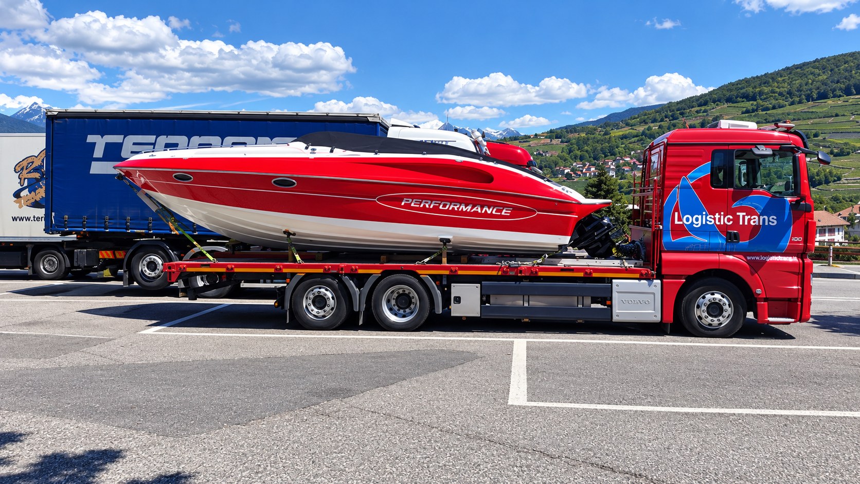 Camion Logistic Trans che trasporta un motoscafo rosso tra le colline alpine